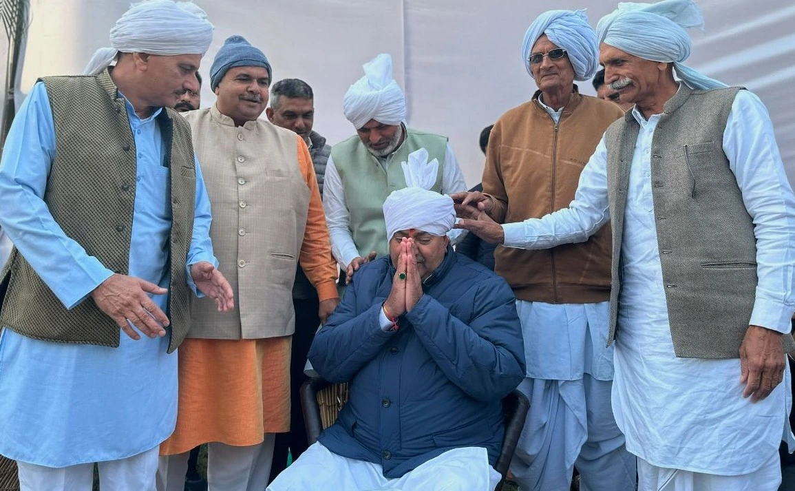 अभय के सिर बंधी 'चौटाला की विरासत' को आगे बढ़ाने की 'पगड़ी', श्रद्धांजलि सभा में उमड़ा जनसमूह