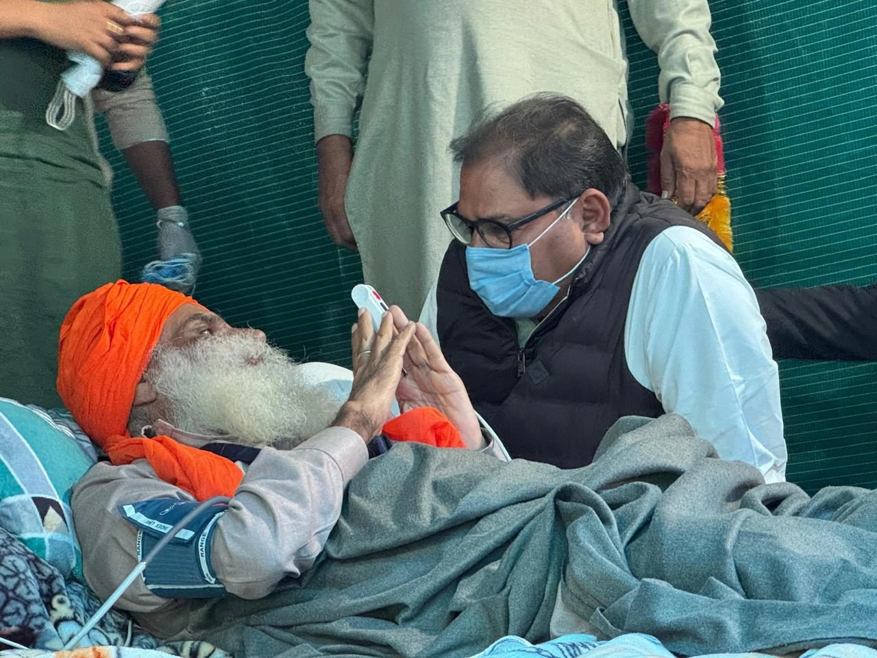 अभय सिंह चौटाला ने जाना डल्लेवाल के स्वास्थ्य का हालचाल, कहा- किसान नेता जो जिम्मेवारी तय करेंगे उसे बखूबी निभाएंगे