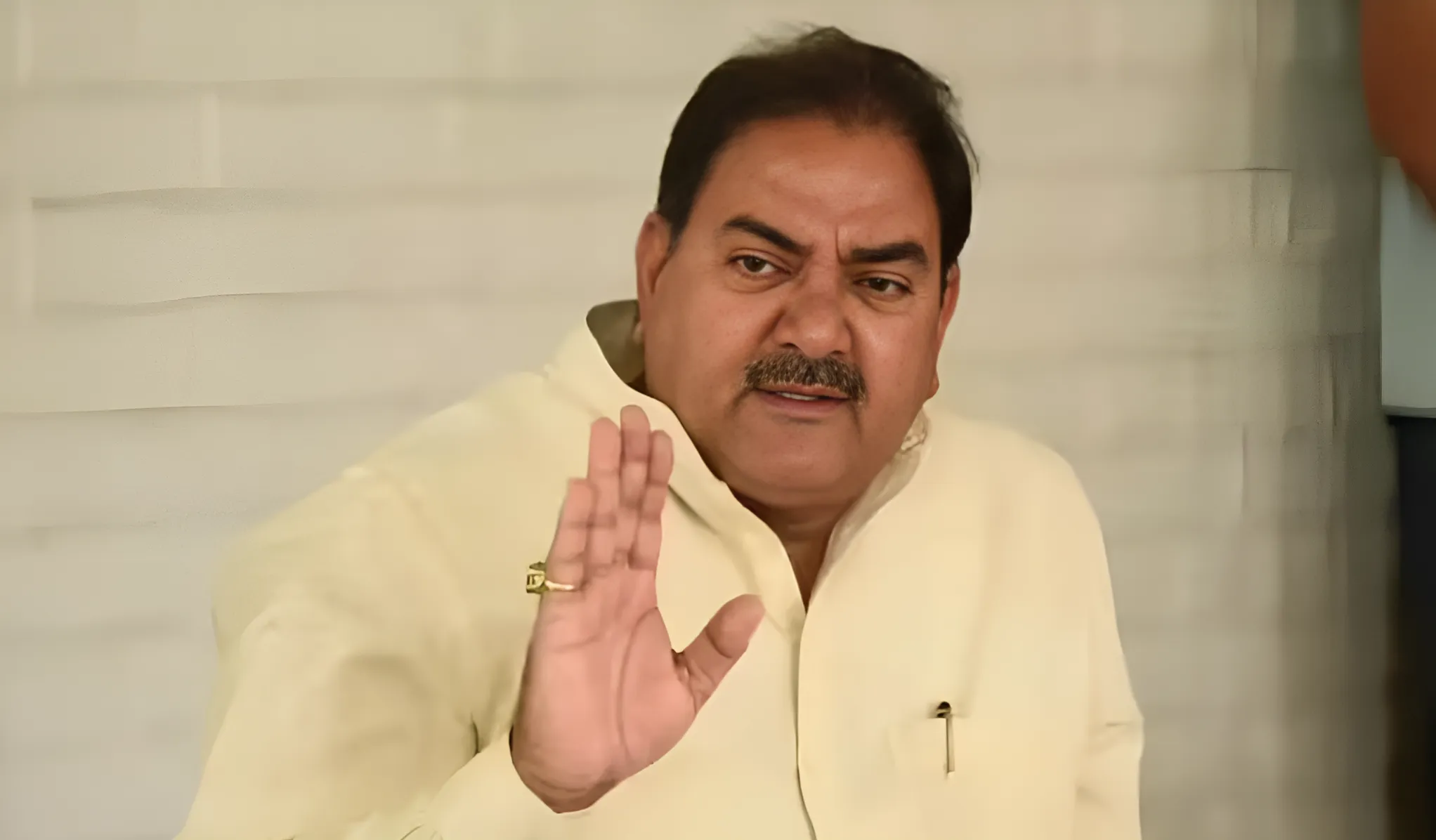 किसानों की मुआवजा राशि में हो रहे घोटाले, सरकार की नजर किसानों के दर्द पर नहीं, बल्कि भ्रष्ट अधिकारियों को बचाने पर  : अभय चौटाला