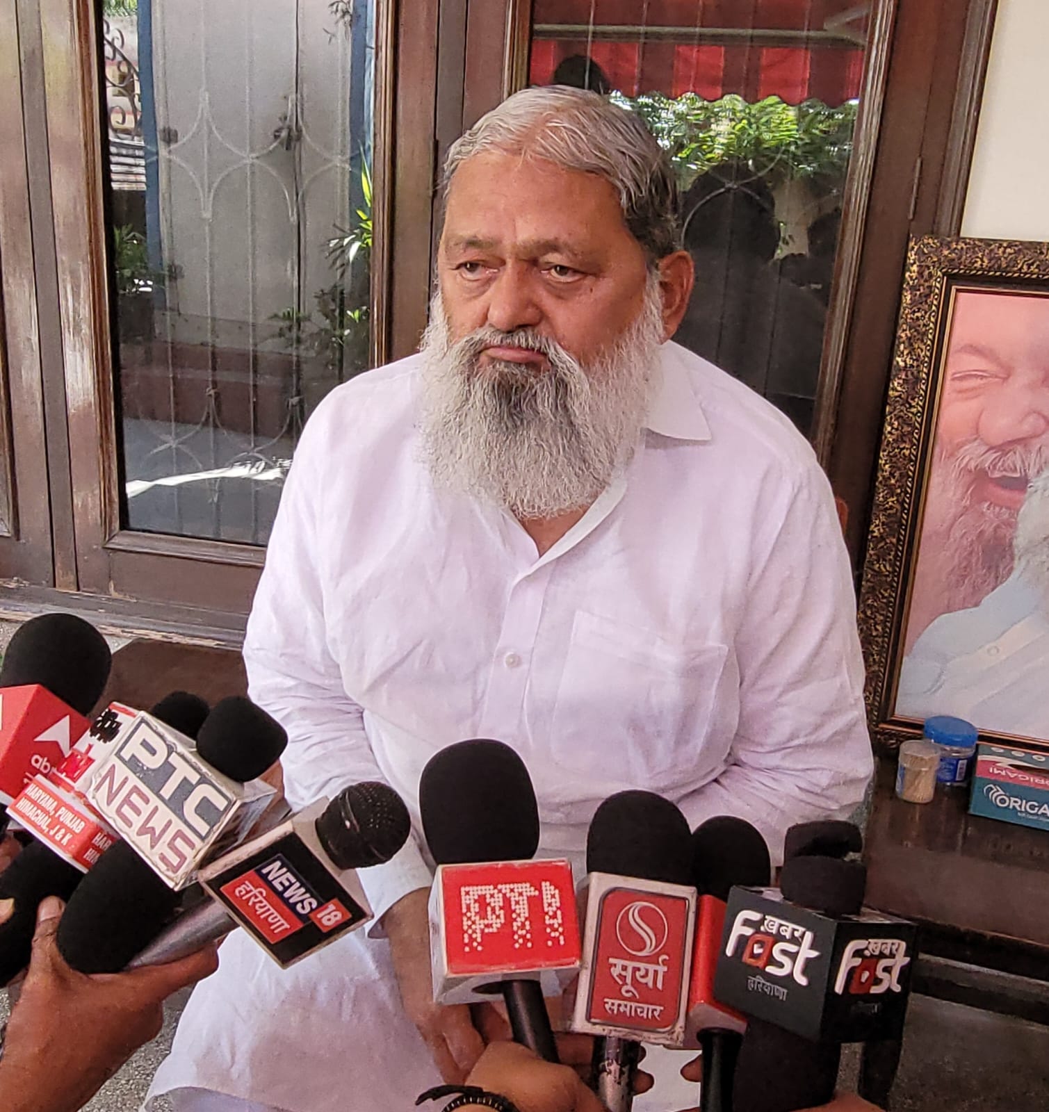 पूर्व गृह मंत्री अनिल विज ने विपक्ष पर साधा निशाना : केजरीवाल हवा में तीर चलाने में माहिर