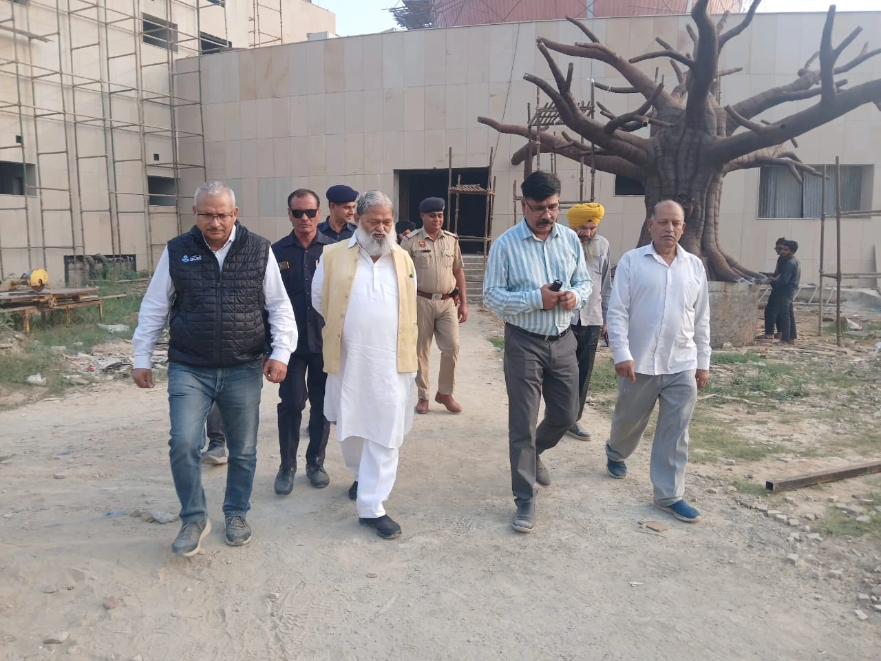 अंबाला छावनी में निर्माणाधीन शहीद स्मारक का निर्माण कार्य अंतिम चरणों में, मंत्री विज ने किया निरीक्षण