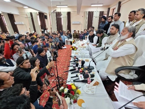 अपनी जिम्मेदारी को गंभीरता से निभाएं..लोगों के चक्कर न कटवाएं, 'लापरवाही' बरती तो होगी कार्रवाई