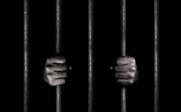 अवैध संबंधों के शक में पति ने पत्नी के खिलाफ रची 'घिनौनी' साजिश, सउदी अरब भागने की फ़िराक में था आरोपी, पुलिस ने धर दबोचा