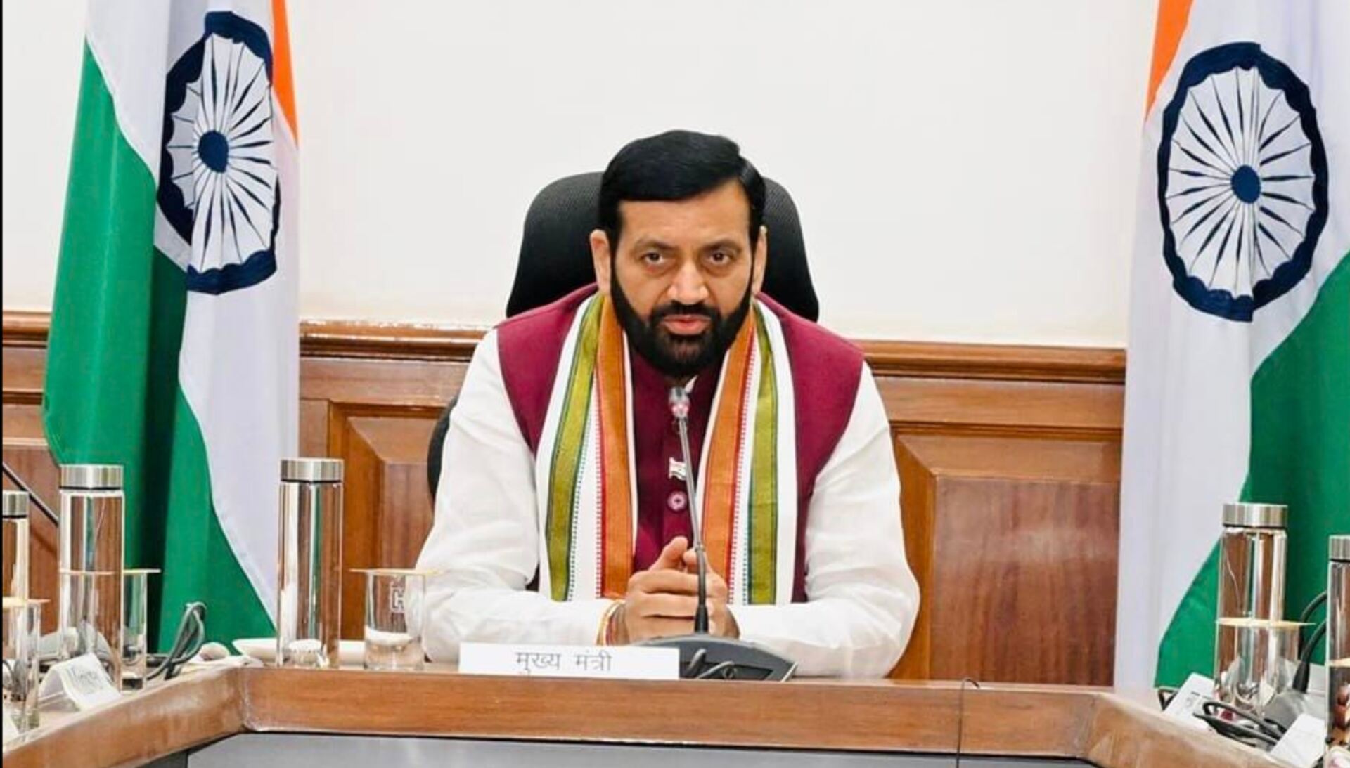 हरियाणा के मुख्यमंत्री और पूर्व मुख्यमंत्री नाराज: प्रशासनिक अधिकारियों पर लगाए आरोप