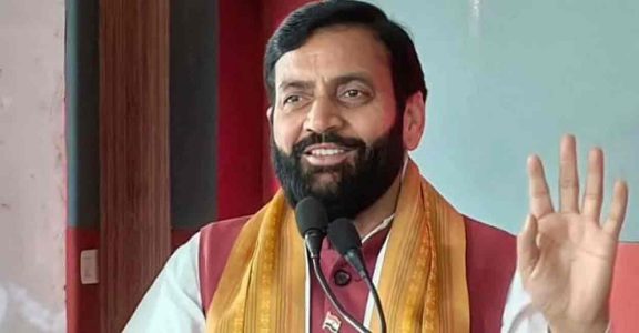 धारूहेड़ा की एक फैक्टरी में बायलर फटने से हुए हादसे में घायलों तथा उनके परिजनों से मिले सीएम सैनी