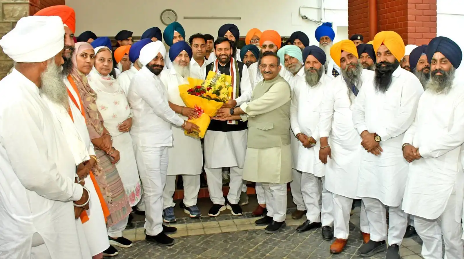 सीएम सैनी से मिले हरियाणा सिख गुरुद्वारा प्रबंधन कमेटी के नवनिर्वाचित सदस्य, सीएम ने कहा - समिति को हर संभव सहयोग करेगी सरकार