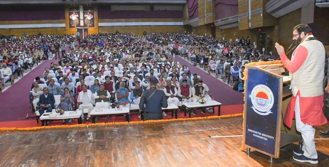 संविधान दिवस पर बोले सीएम - संविधान और संस्थाओं के भविष्य की जिम्मेदारी अब हमारे युवाओं के कंधों पर