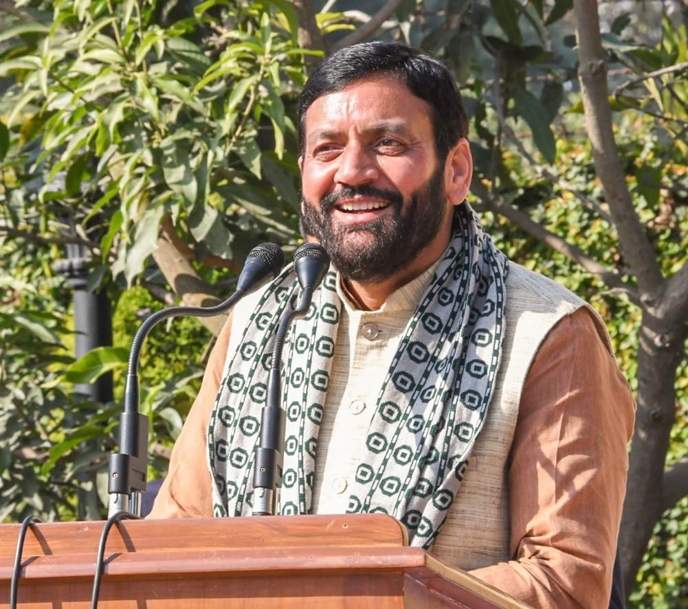 मुख्यमंत्री नायब सैनी ने चखा पानीपत के गांव सौंधापुर की 'गजक का स्वाद', गजक बनाने वाले के ऑर्डर में हुआ इज़ाफा
