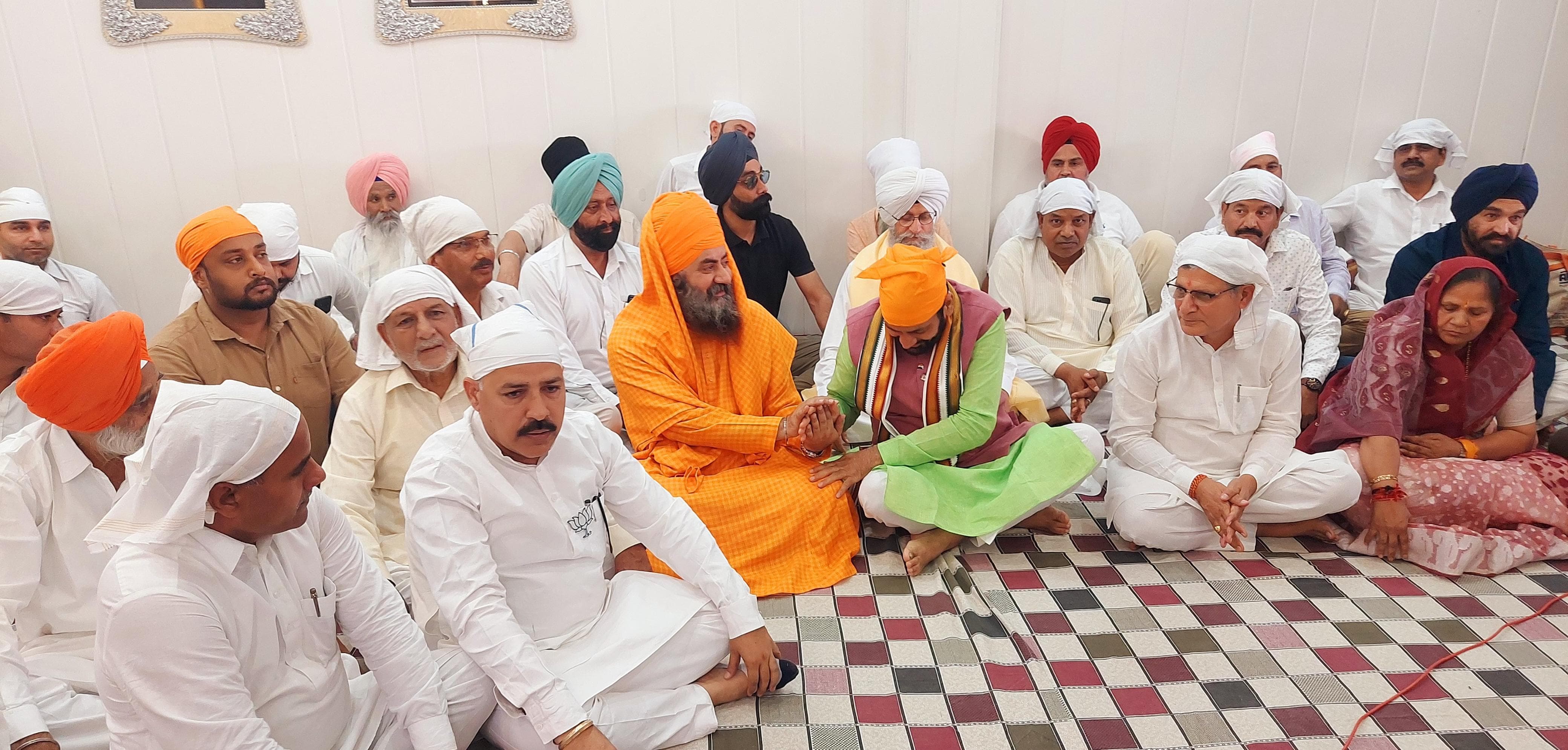 मुख्यमंत्री नायब सैनी ने श्री गुरु तेग बहादुर जी के प्रकाश पर्व पर गुरुद्वारा साहिब में टेका माथा