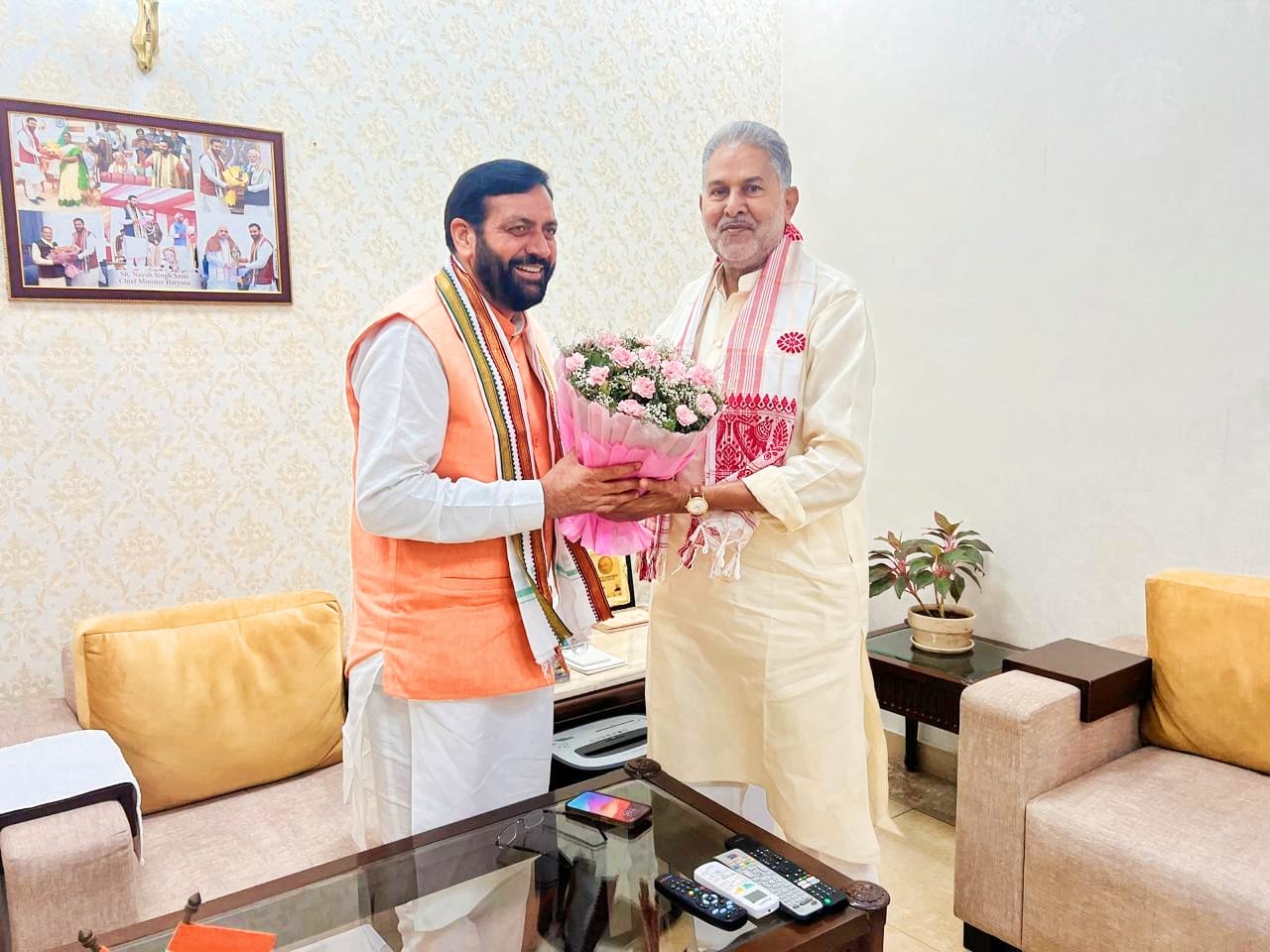 सीएम नायब सैनी से मिले पूर्व शिक्षा मंत्री रामबिलास शर्मा, जानिए किन मुद्दों पर हुई चर्चा