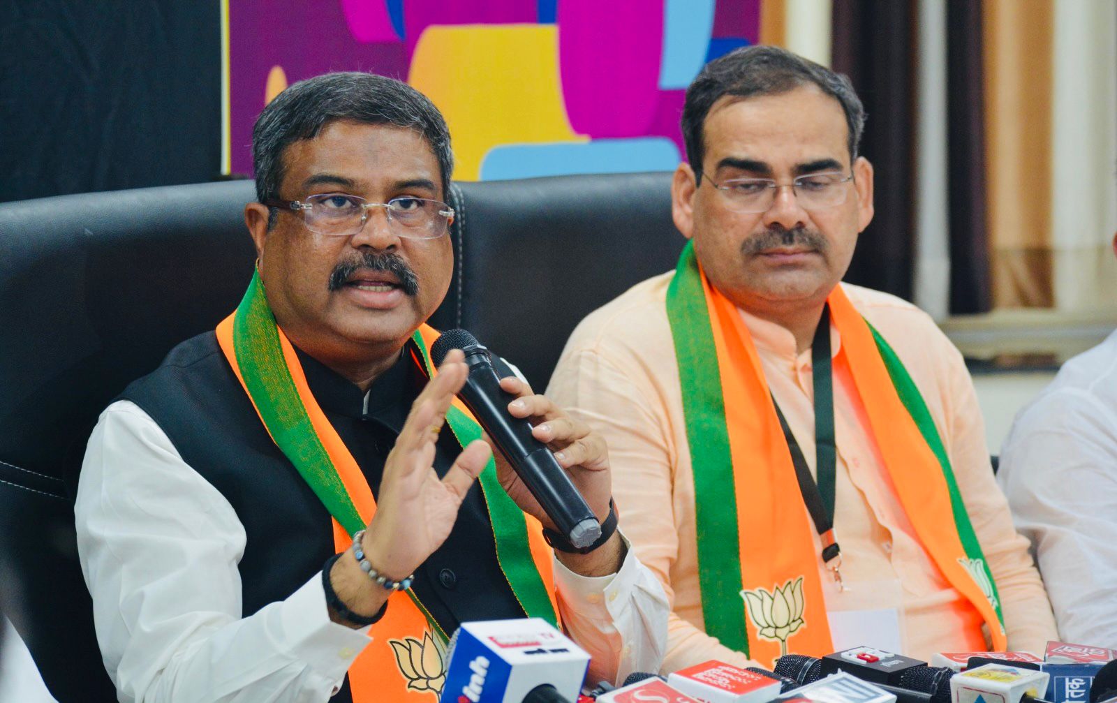 केंद्रीय शिक्षा मंत्री धर्मेंद्र प्रधान ने कांग्रेस और आम आदमी पार्टी को कहा मौका परस्त