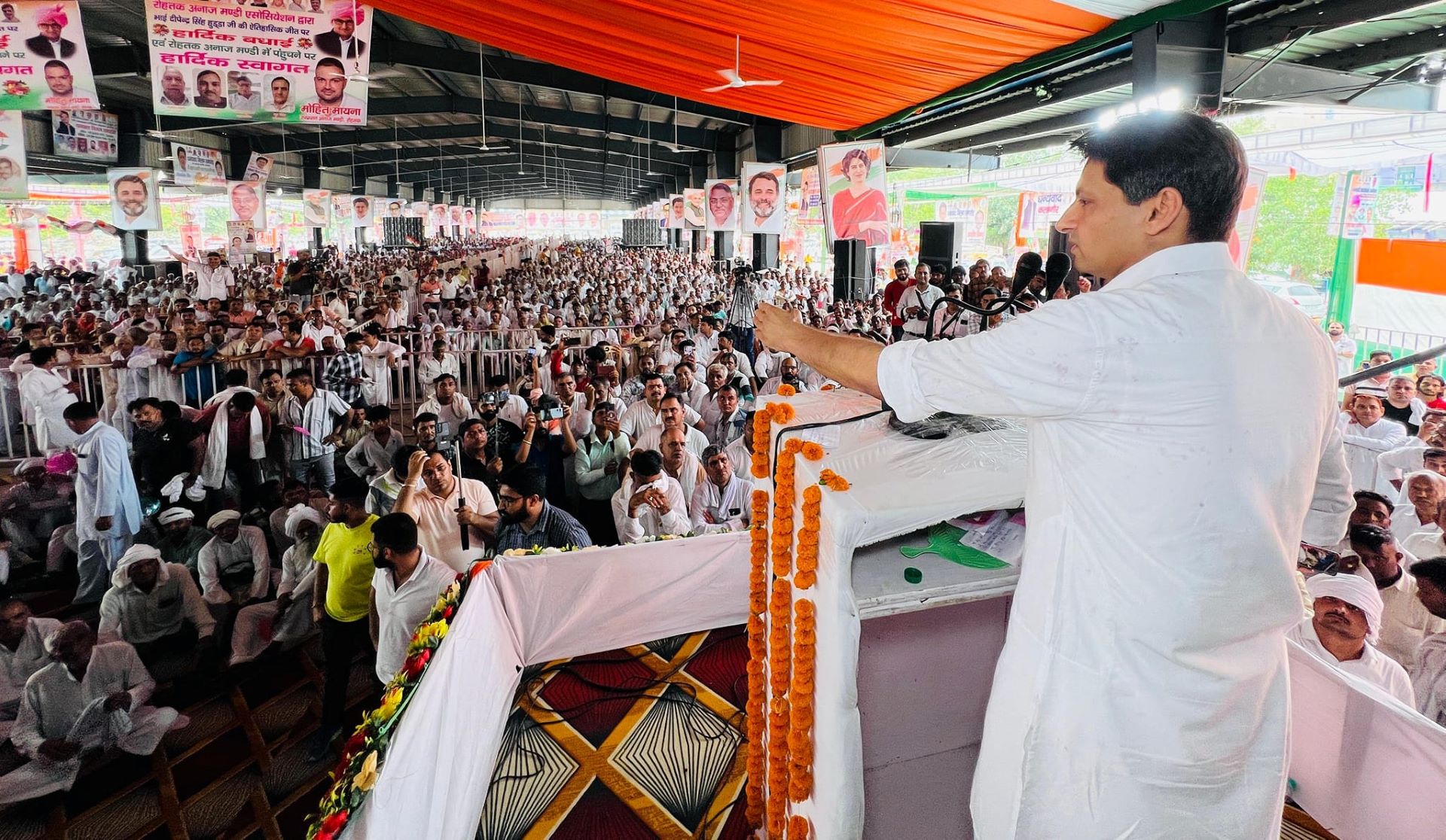 जय संविधान की गूंज: दीपेंद्र हुड्डा का दमदार जवाब