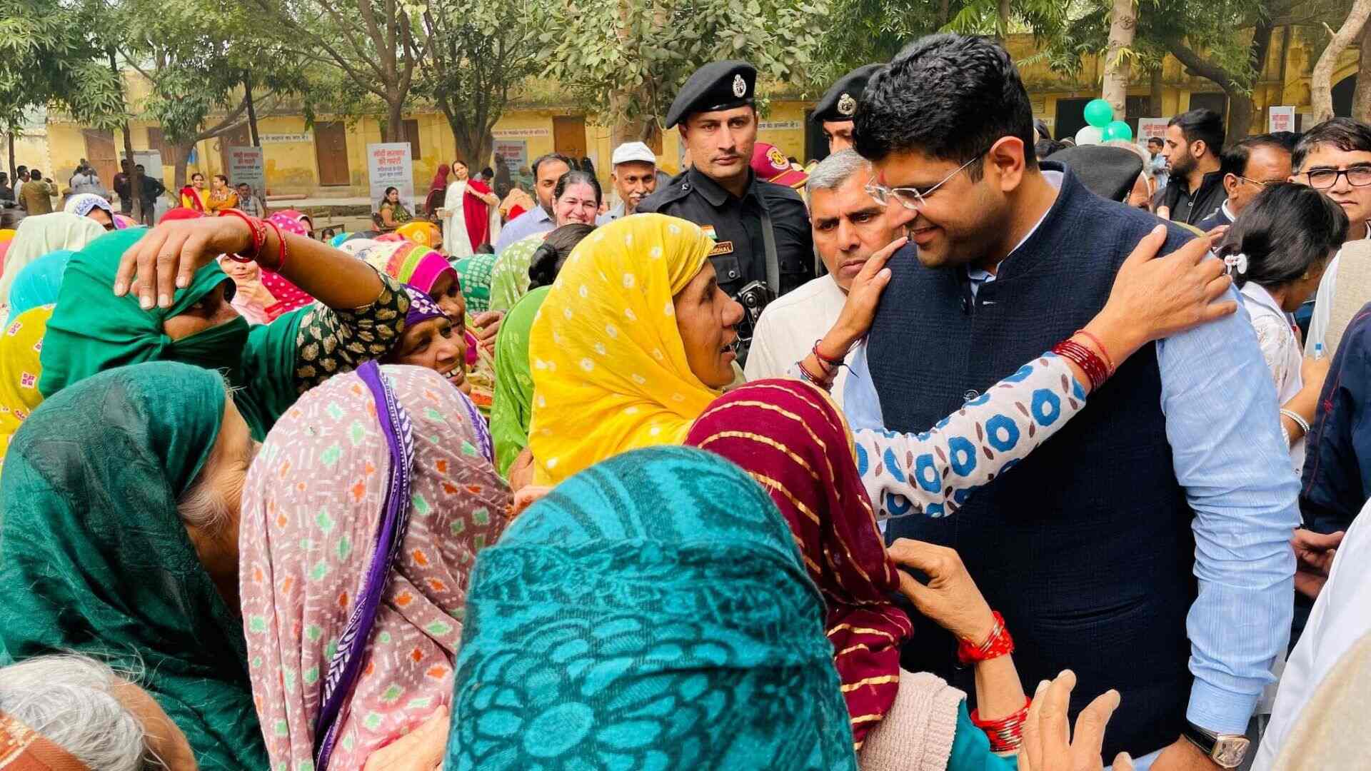 दुष्यंत चौटाला का मां नैना के लिए प्रचार अभियान