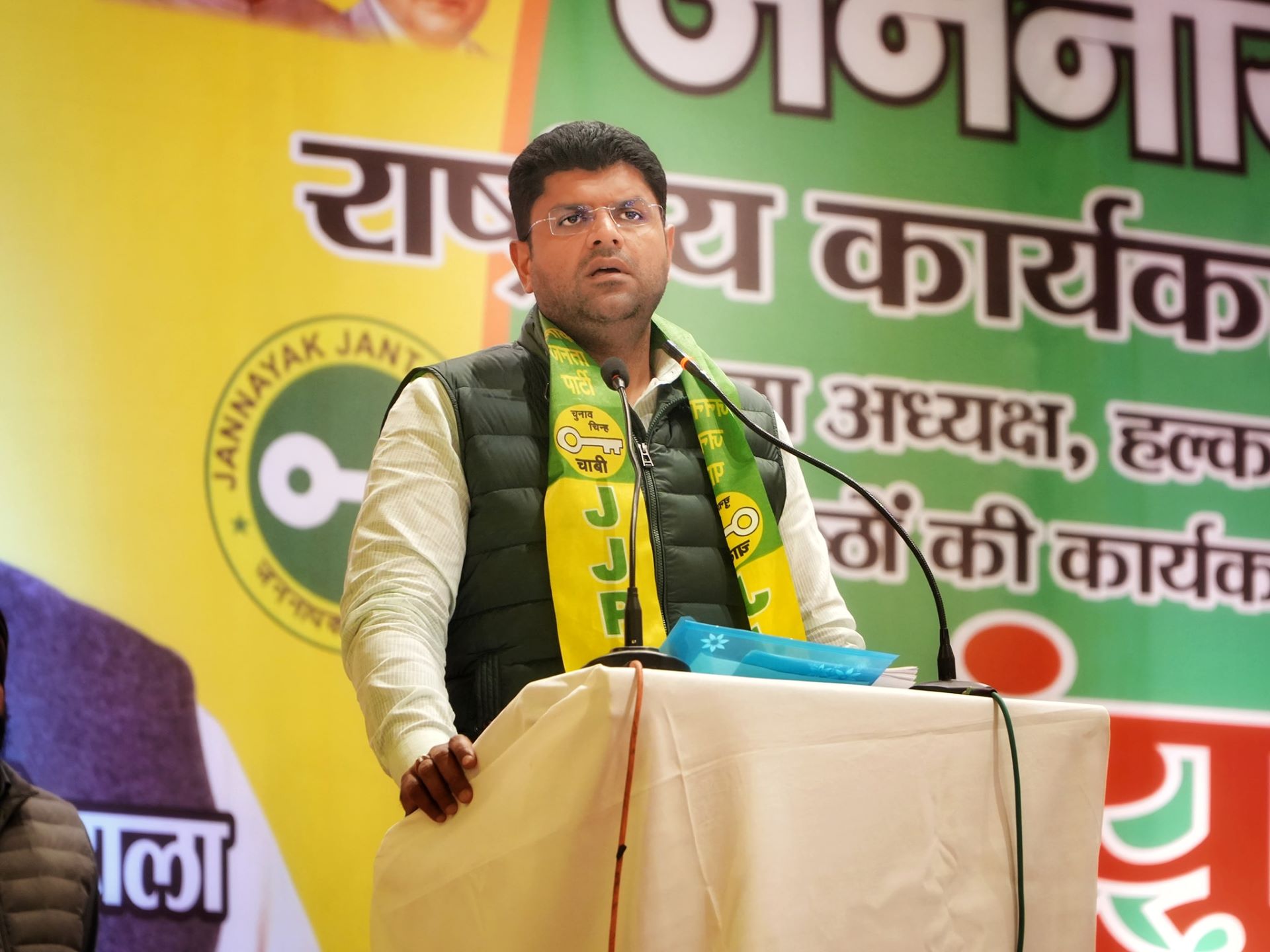 हरियाणा में भाजपा सरकार गिरने की कगार पर, दुष्यंत बोले- मुख्यमंत्री इस्तीफा दें या साबित करें बहुमत
