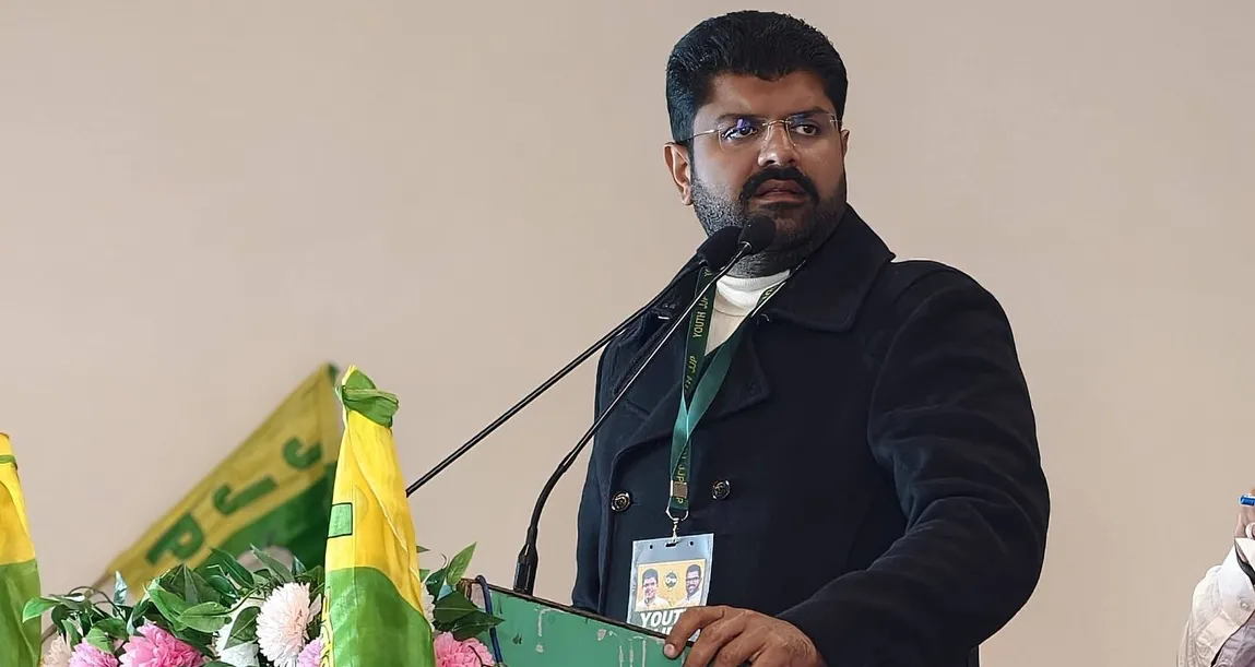 दुष्यंत चौटाला भाजपा पर लगाया बड़ा आरोप, बोले- भाजपा सरकार भेदभाव और क्षेत्रवाद की राजनीति को बढ़ावा दे रही