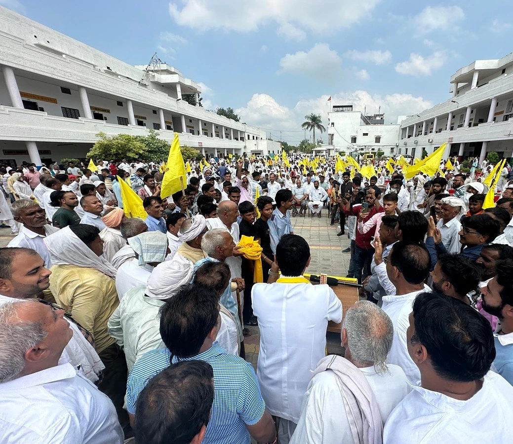 जनमत सर्वेक्षण में दिनेश कौशिक की अभूतपूर्व बढ़त : हर वर्ग के दिलों में बनाई जगह