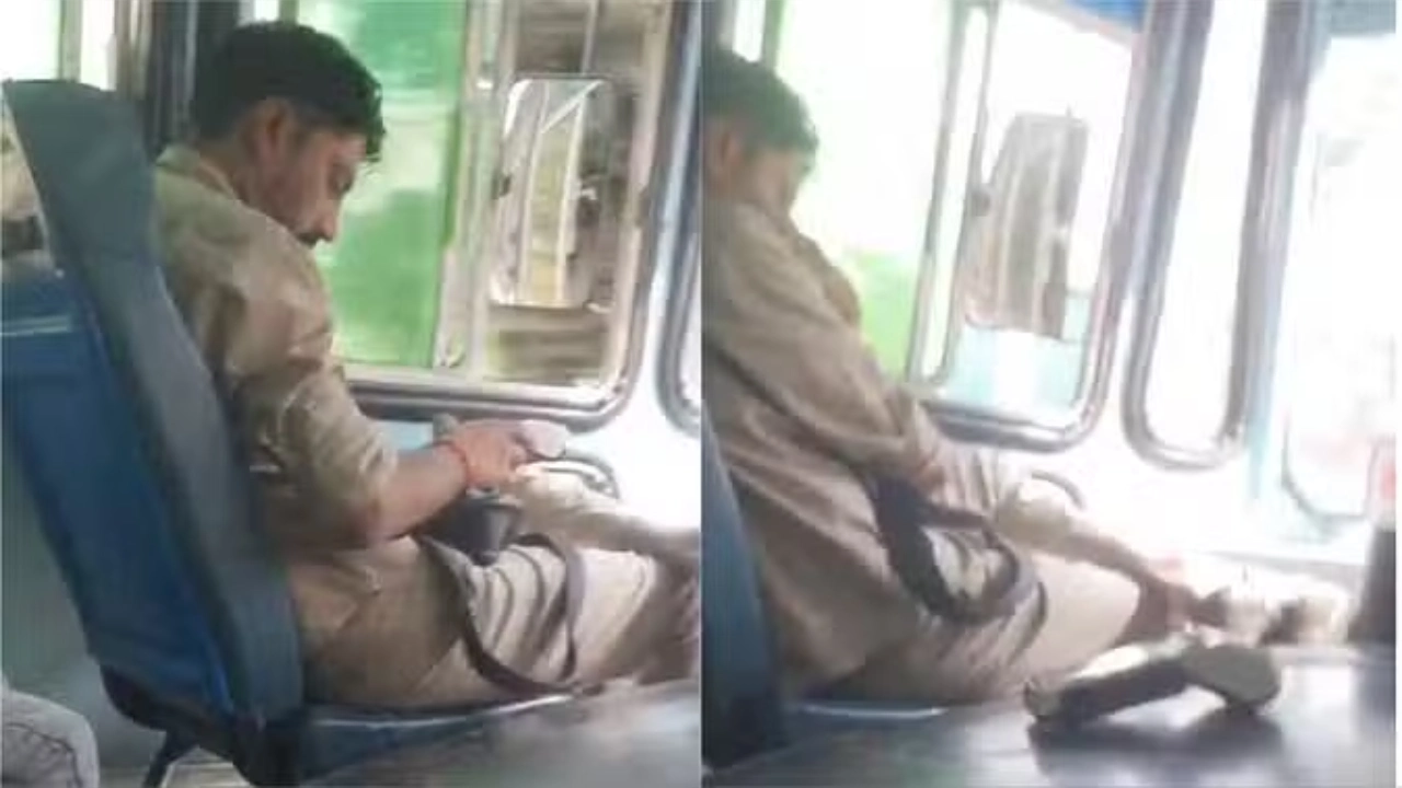बस कंडक्टर की "ऑन ड्यूटी ग़ैरज़िम्मेदाराना हरकत'' का वीडियो वायरल, किया सस्पेंड