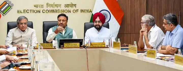 चुनाव आयोग ने सुप्रीम कोर्ट के आदेश पर बदला EVM-VVPAT से जुड़ा प्रोटोकॉल
