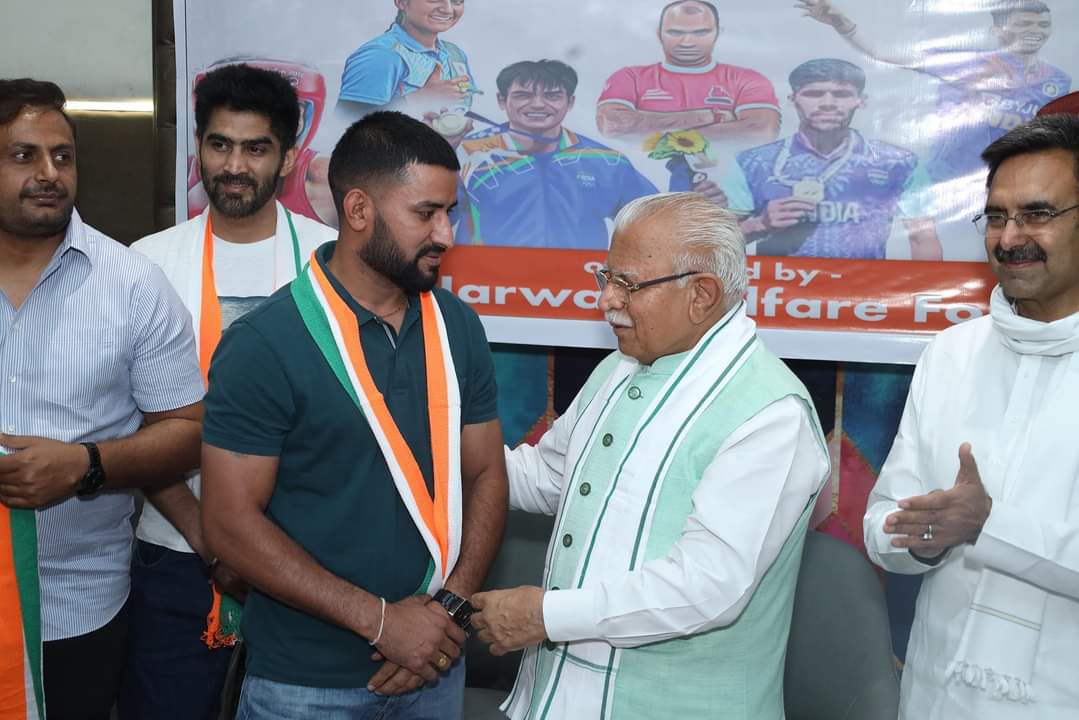 मनोहर लाल ने खिलाड़ियों से की मुलाकात, खिलाड़ियों ने हितकारी योजनाओं पर जताया आभार