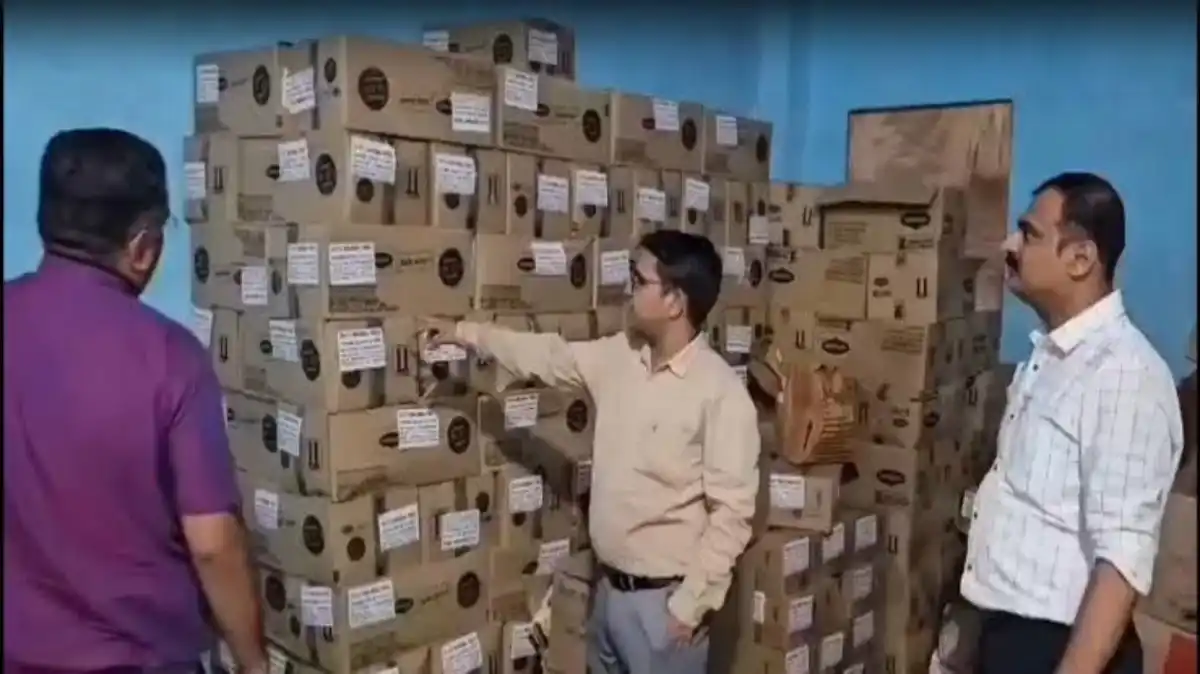 एक्सपायरी डेट से छेड़छाड़ का बड़ा खेल: नवी मुंबई में 4,942 कार्टन खाद्य पदार्थ जब्त, ₹75 लाख से ज्यादा का स्टॉक