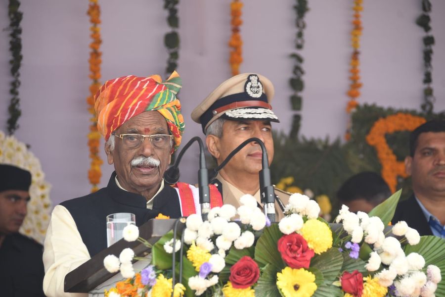 गणतंत्र दिवस पर हरियाणा के राज्यपाल ने फहराया तिरंगा, उपलब्धियों को किया सम्मानित