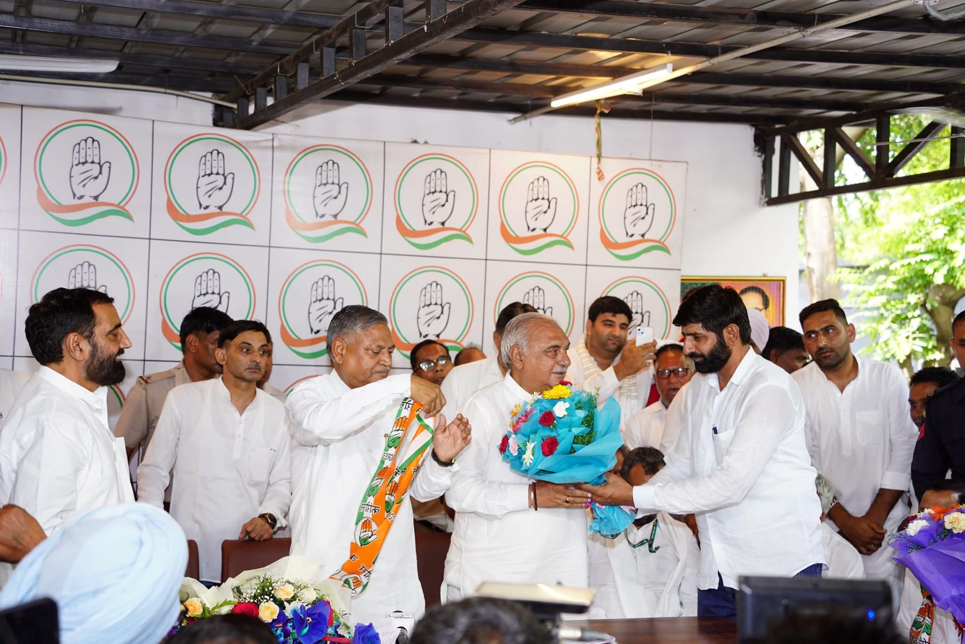 हरियाणा कांग्रेस में नई लहर: 30 नेताओं का स्वागत