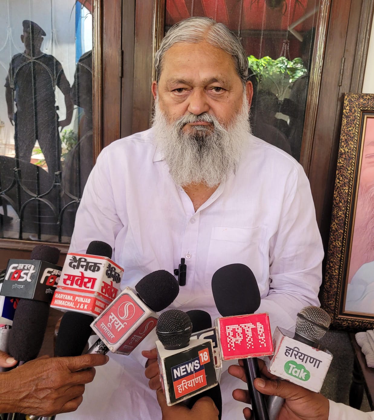 हुड्डा के बयान पर अनिल विज की प्रतिक्रिया : 400 पार कहें या 800 पार कहें कांग्रेसियों को इससे क्या मतलब ?
