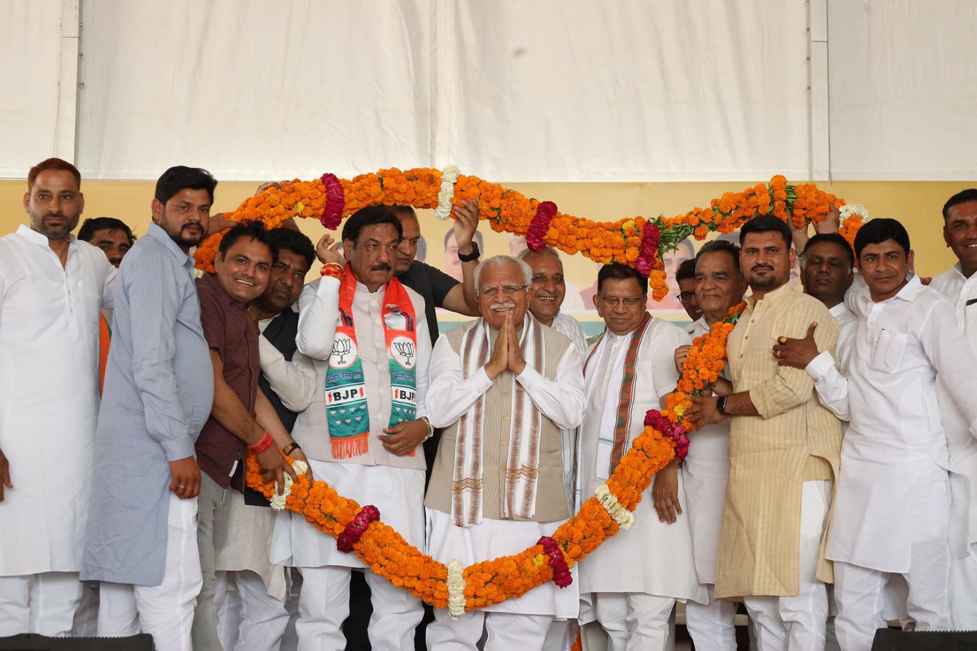 पूर्व सीएम खट्टर के विवादित बयान और किसान नेताओं की गिरफ्तारी से राजनीतिक उथल-पुथल