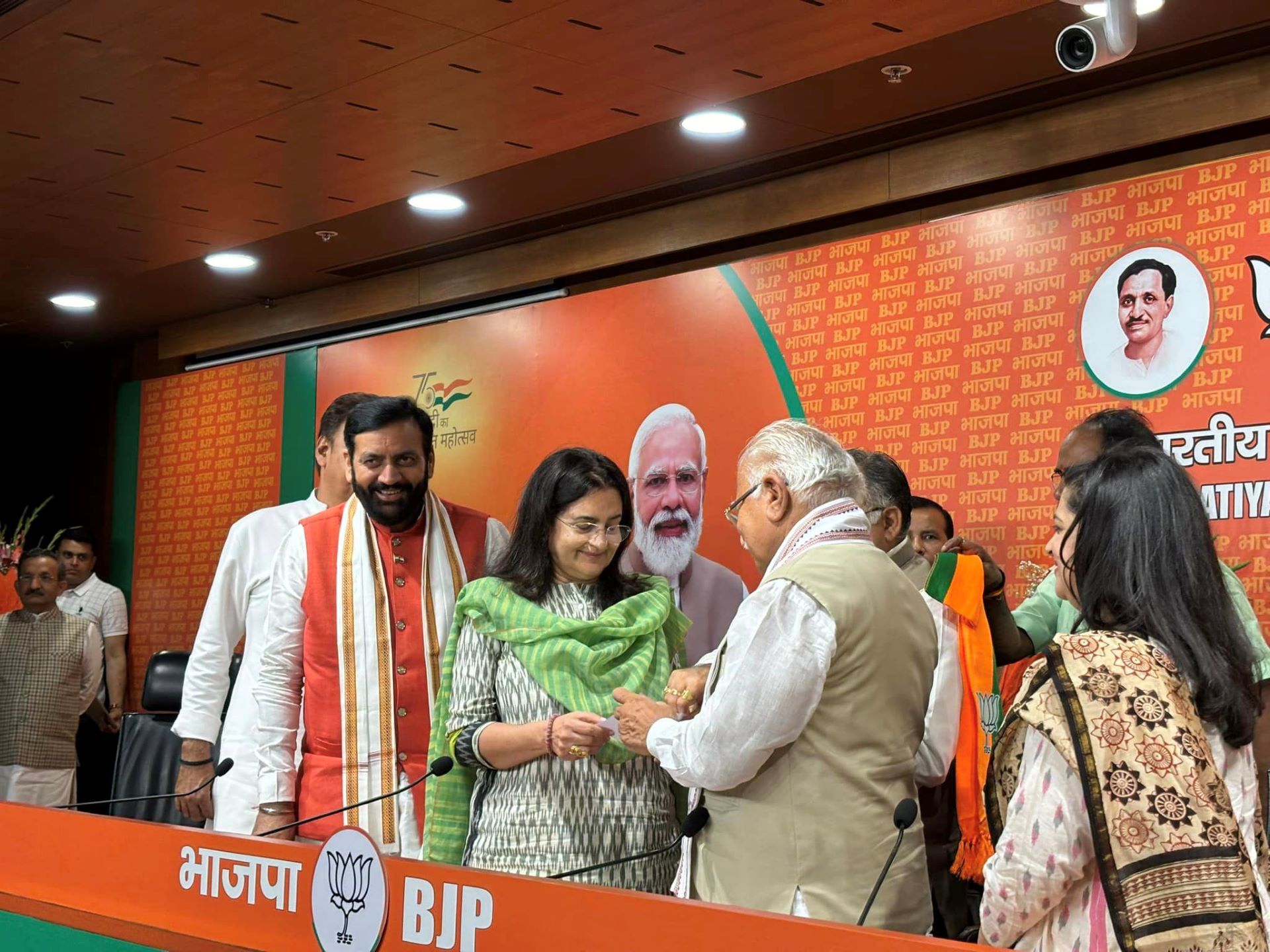 किरण और श्रुति चौधरी की भाजपा में एंट्री, चौधरी बंसीलाल की विरासत को आगे बढ़ाने की कवायद