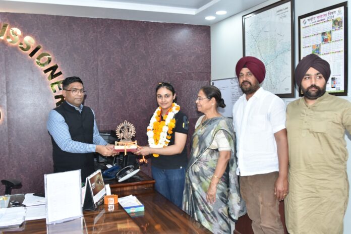 'कुदरत' के करिश्मे ने बदल दी ग्रामीणों की धारणा, सीडीएस में 14वां रैंक लाकर बनीं लेफ्टिनेंट
