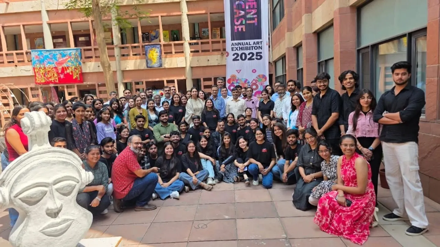 वार्षिक कला प्रदर्शनी अवॉर्ड समारोह में छात्रों की 'कला के कायल' हुए शिक्षा मंत्री, छात्रों की 'कलात्मक दक्षता और पेशेवर सोच' की सराहना की