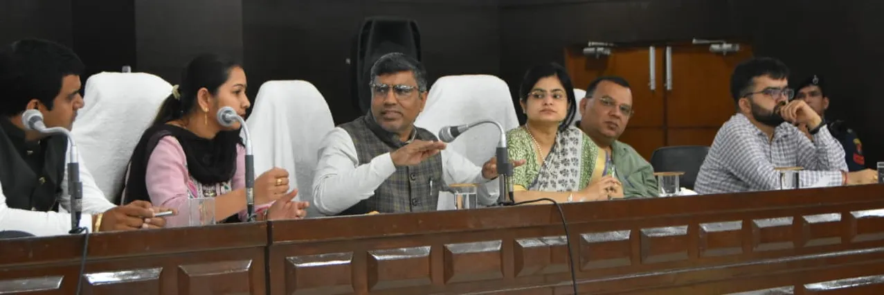 जिला परिषद की बैठक में शिक्षा मंत्री महिपाल बोले-विकास कार्यों में पारदर्शिता और टीमवर्क जरूरी, दिए अहम सुझाव