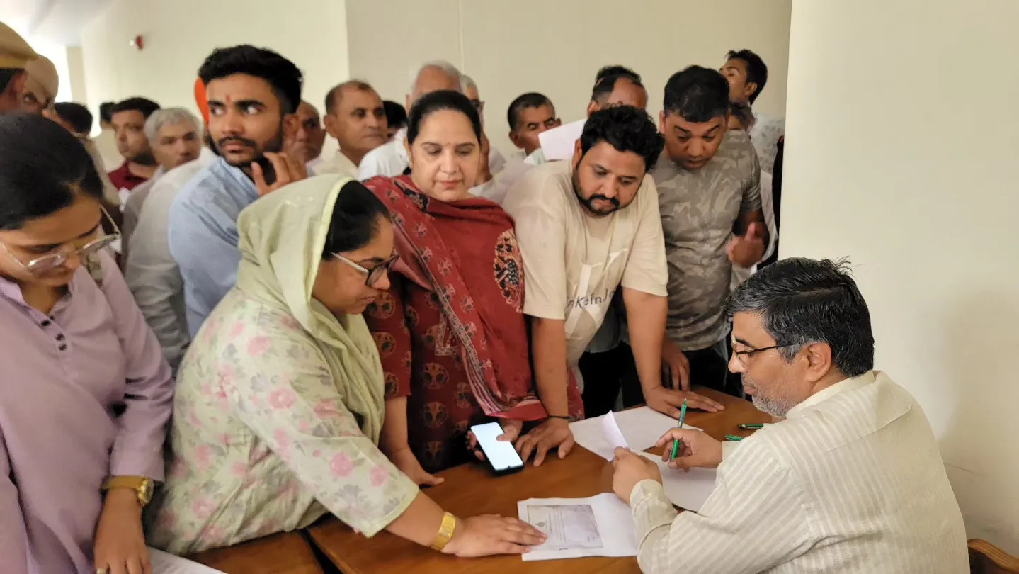 शिक्षा मंत्री से सुनी आमजन की समस्याएं, 48 घंटे के भीतर रिपोर्ट प्रस्तुत करने और शीघ्र कार्रवाई करने के निर्देश