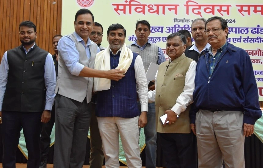 हमें ‘मैं’ को छोड़कर ‘हम’ को अपनाना होगा..सब साथ चलेंगे तो देश आगे बढ़ेगा : शिक्षा मंत्री
