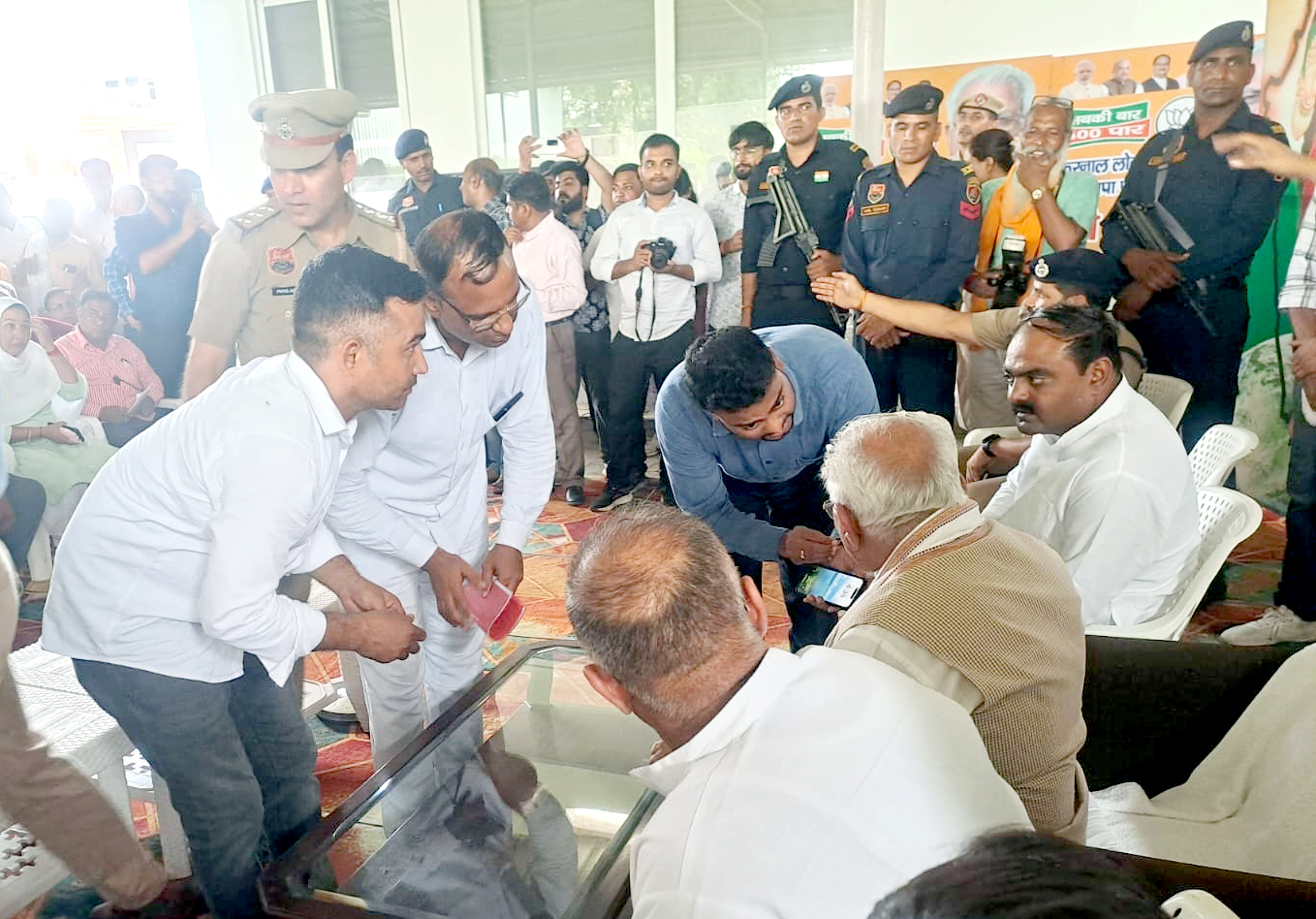 केंद्रीय मंत्री मनोहर ने की पूर्व सांसद संजय भाटिया की तारीफ़ : कहा उनके त्याग से कुछ न कुछ सीखना चाहिए