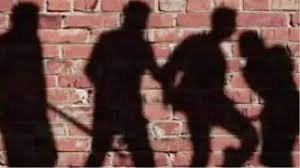 या तो राशन फ्री दो, या फिर फिरौती दो, दुकानदार ने मना किया तो बदमाशों ने पंच और लोहे की रोड से फोड़े सिर