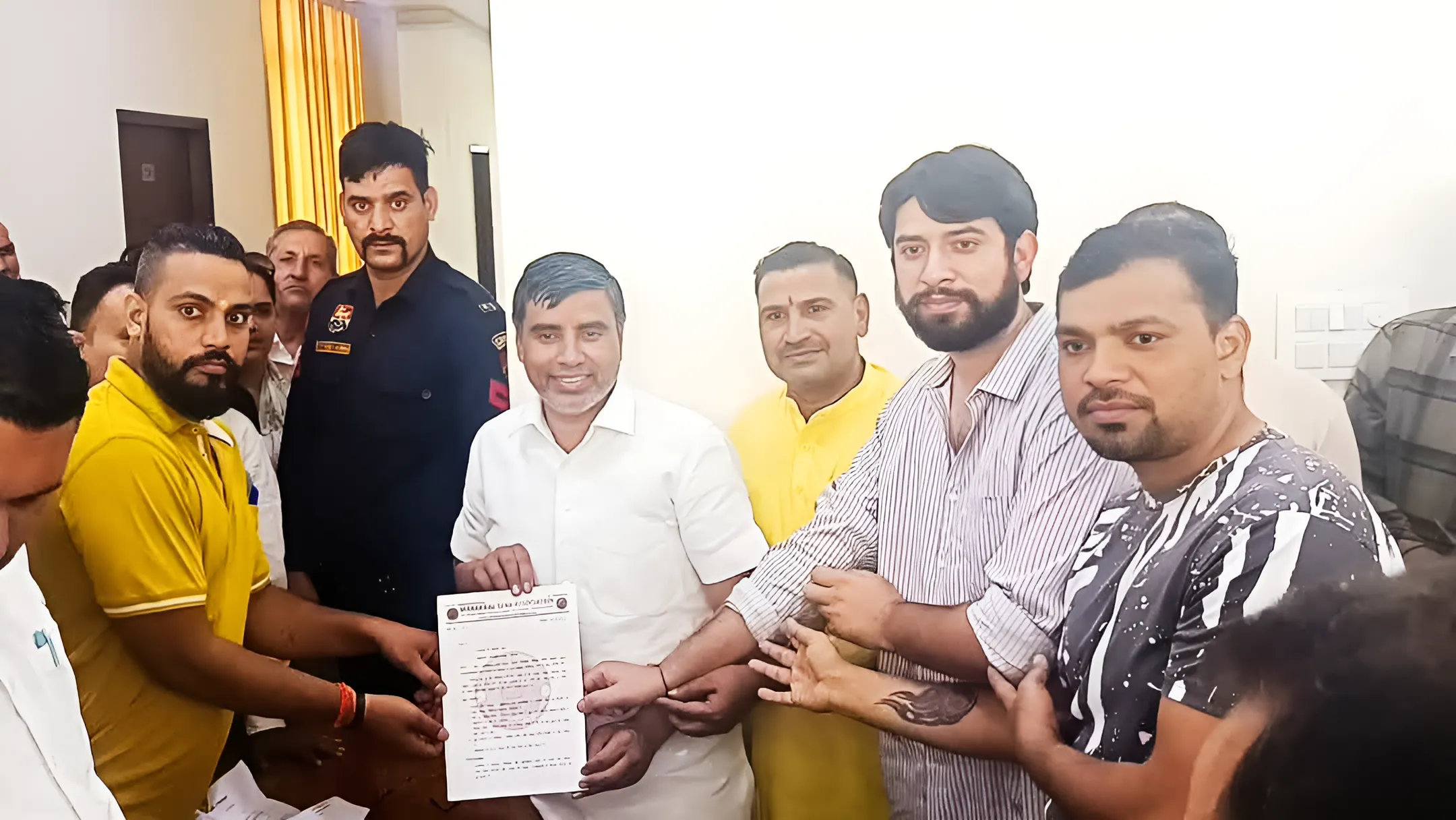 यूनिफॉर्म सिविल कोड लागू करवाने के लिए शिक्षा मंत्री महीपाल ढांडा को सौंपा ज्ञापन, प्रदेश में UCC Code लागू करवाने बारे ये 'पहला' ज्ञापन