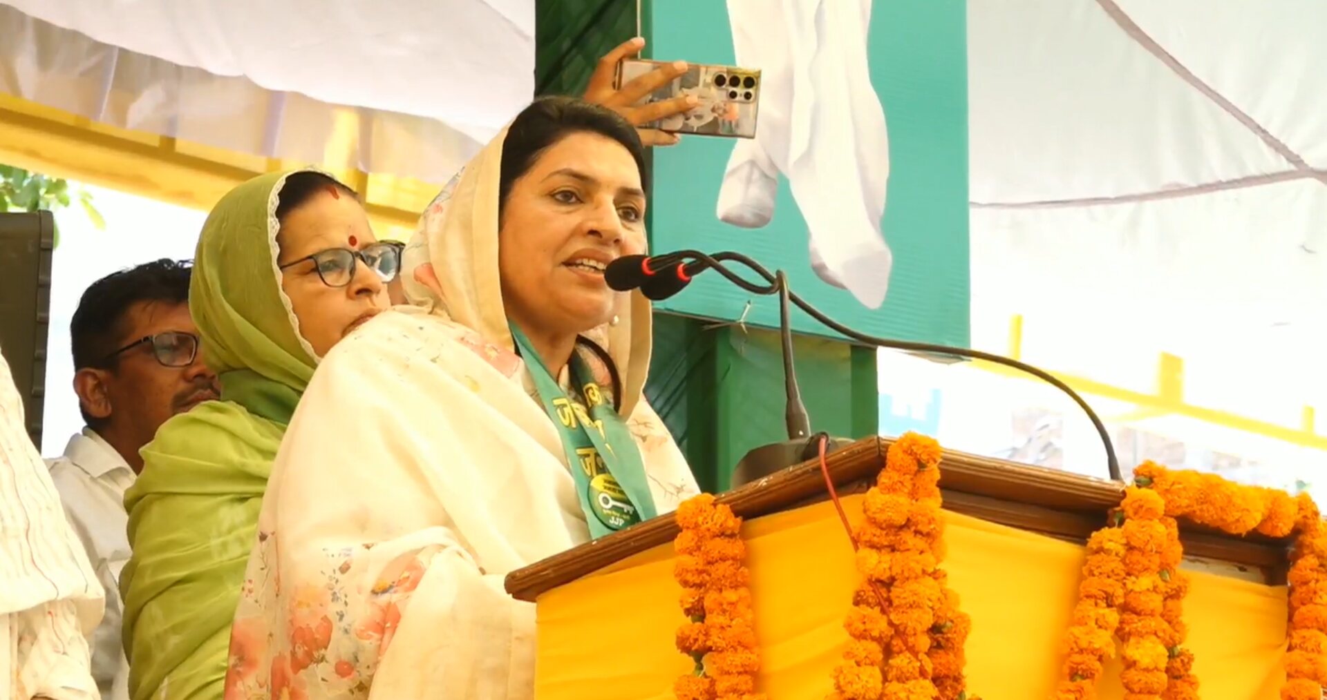 नैना चौटाला के नामांकन में जनता का जबरदस्त समर्थन