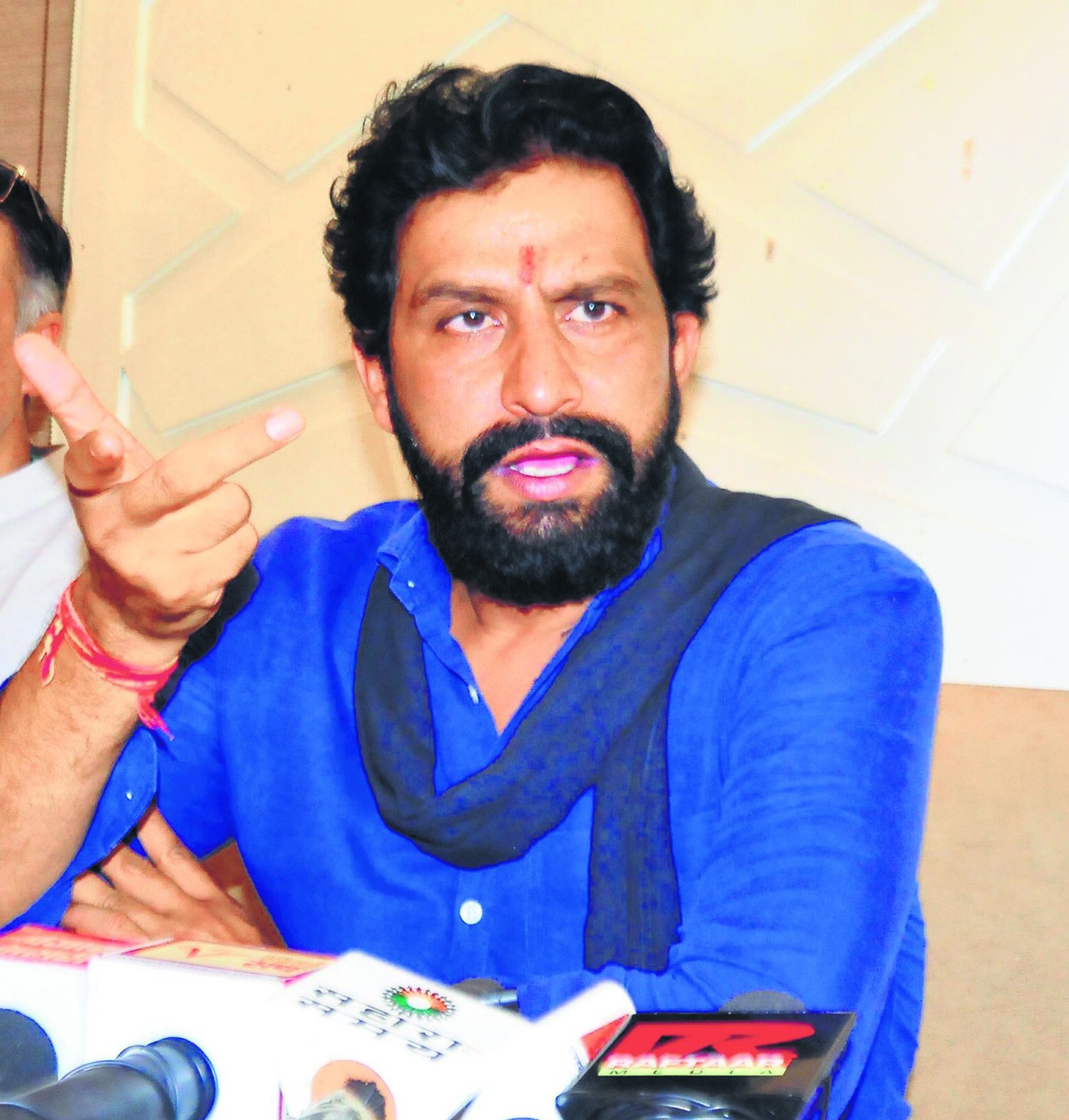“थारा फूफा जिंदा है” “बेरोजगारों की बारात” आंदोलन में पहने कपड़ों की आज नीलामी करेंगे नवीन जयहिंद