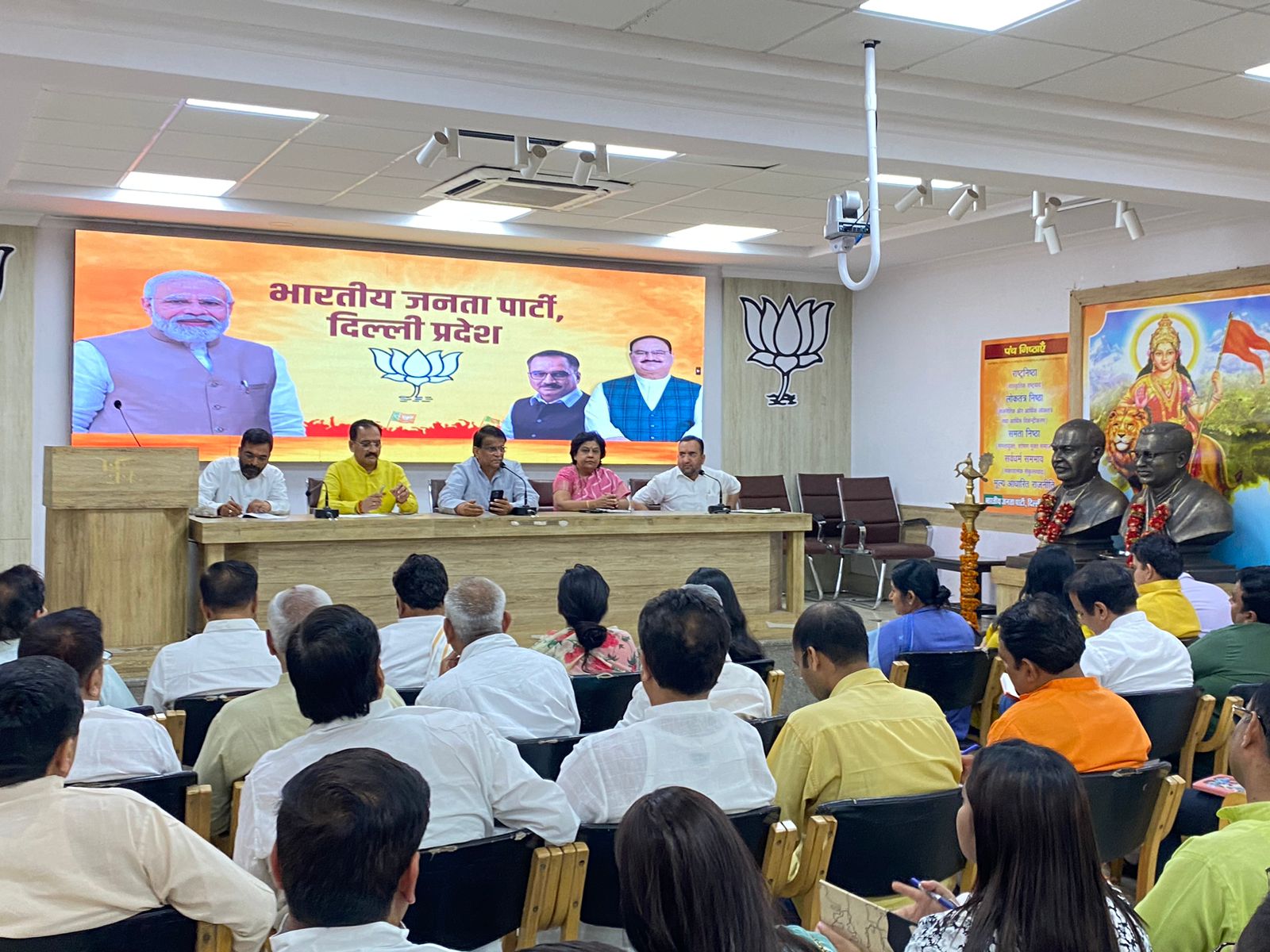 दिल्ली वासियों ने मोदी के विकास की गारंटी के साथ चलने का मन बनाया : धनखड़