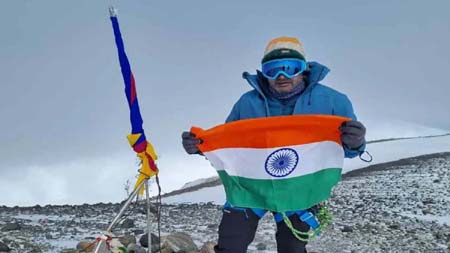 ''म्हारे हरियाणा के लाल सबतै आगै'' : प्रो.  मनोज ने रुस व यूरोप महाद्वीप के सबसे ऊंचे पर्वत पर लहराया तिरंगा