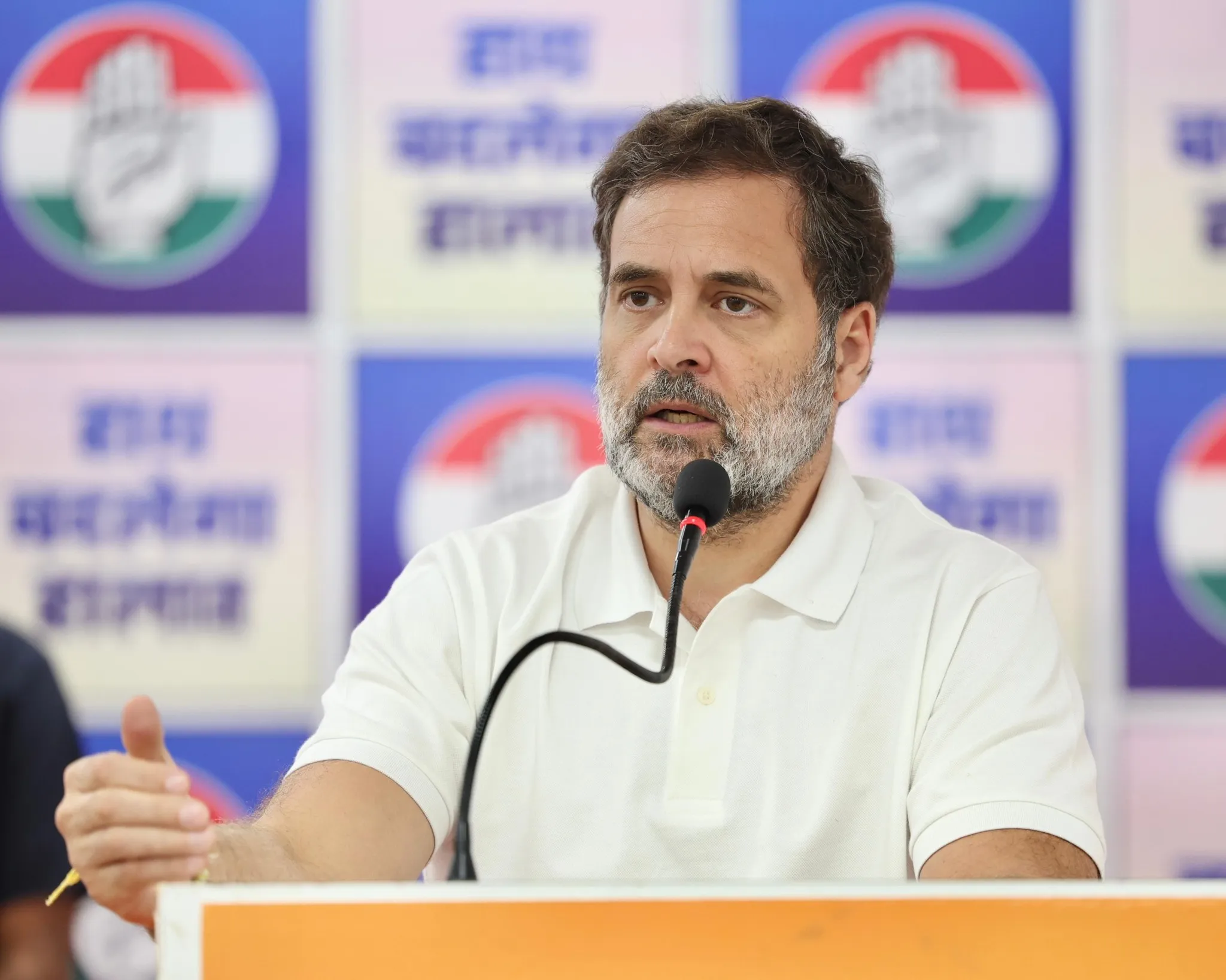 गुटबाज़ी पर लगेगा विराम..राहुल का कड़ा रुख -पार्टी को मजबूत करने की राह में 'गुटबाजी' बाधा नहीं बननी चाहिए, संगठन बनाने को लेकर भी स्पष्ट की स्थिति