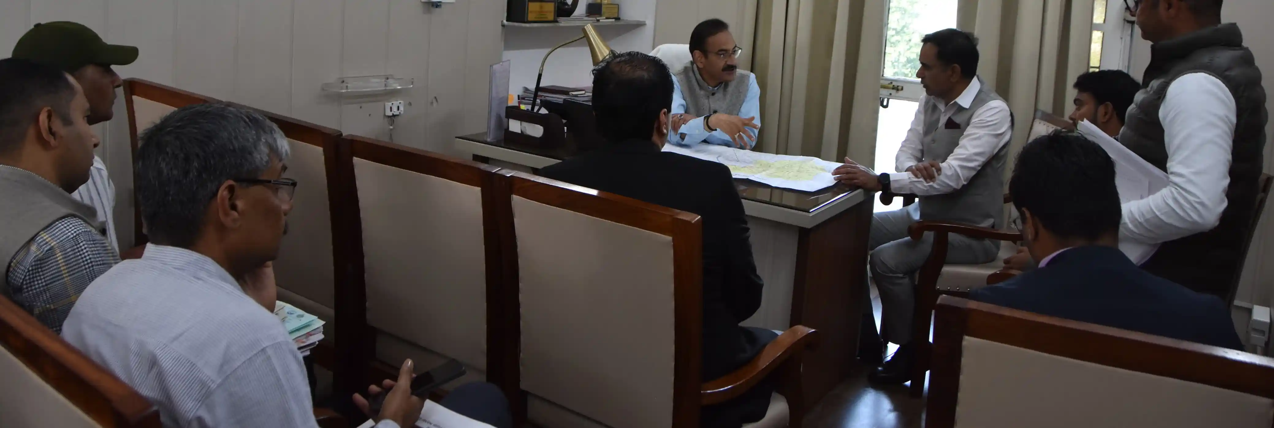 'यमुना एक्शन प्लान' को लेकर सीएम के मुख्य प्रधान सचिव ने ली अधिकारियों की बैठक, दिए आवश्यक दिशा निर्देश