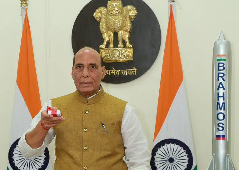 हम लगातार अपनी 'ताकत' बढ़ा रहे, पूरा देश आज इंडियन आर्मी की 'बहादुरी को सलाम' कर रहा : राजनाथ सिंह