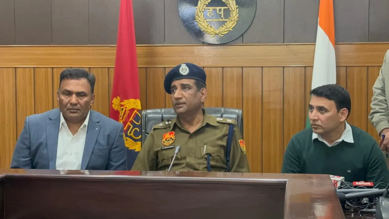 दहशत फैलाने के लिए ट्रांसपोर्टर पर जानलेवा हमला : तीन बदमाश मुठभेड़ के बाद काबू, विदेश में बैठा मास्टर माइंड