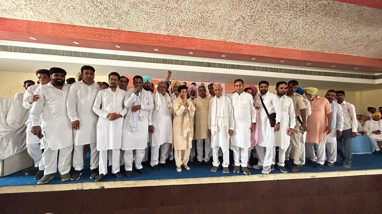 लोकसभा चुनाव में हुई करारी हार के बाद राज्य सरकार बैकफुट पर