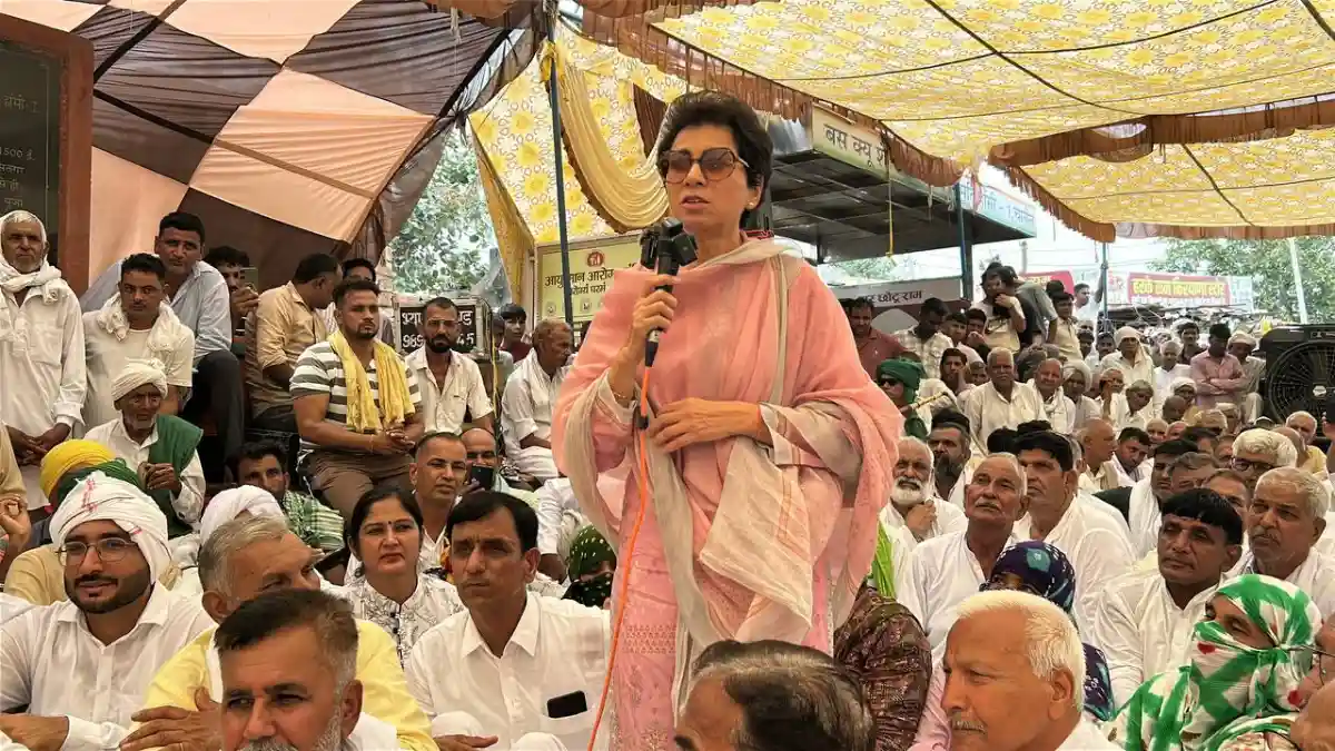 चानौत गांव में पेयजल संकट: ग्रामीणों के समर्थन में उतरीं कुमारी सैलजा, बोलीं- पानी के लिए संघर्ष किसी भी 'सभ्य समाज' के लिए 'अपमान' की बात