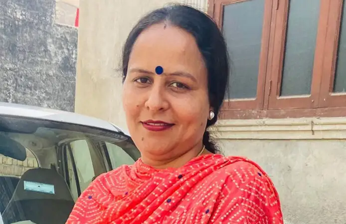 जंतर-मंतर पर प्रदर्शन और 'कॉकरोच जनता पार्टी' को समर्थन पड़ा भारी, गेस्ट टीचर सुलेखा दलाल सस्पेंड!