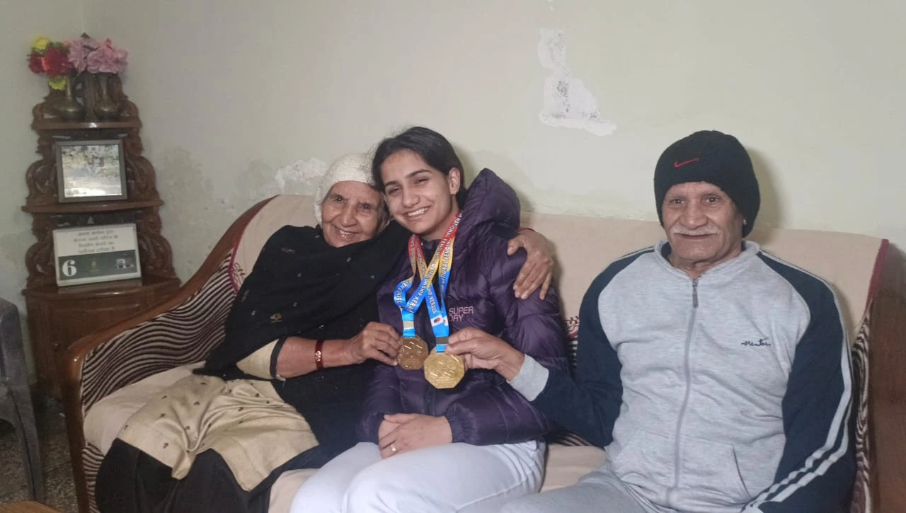 करनाल की बेटी तनिक्षा खत्री ने सीनियर नेशनल तलवारबाजी में जीते 2 गोल्ड मेडल