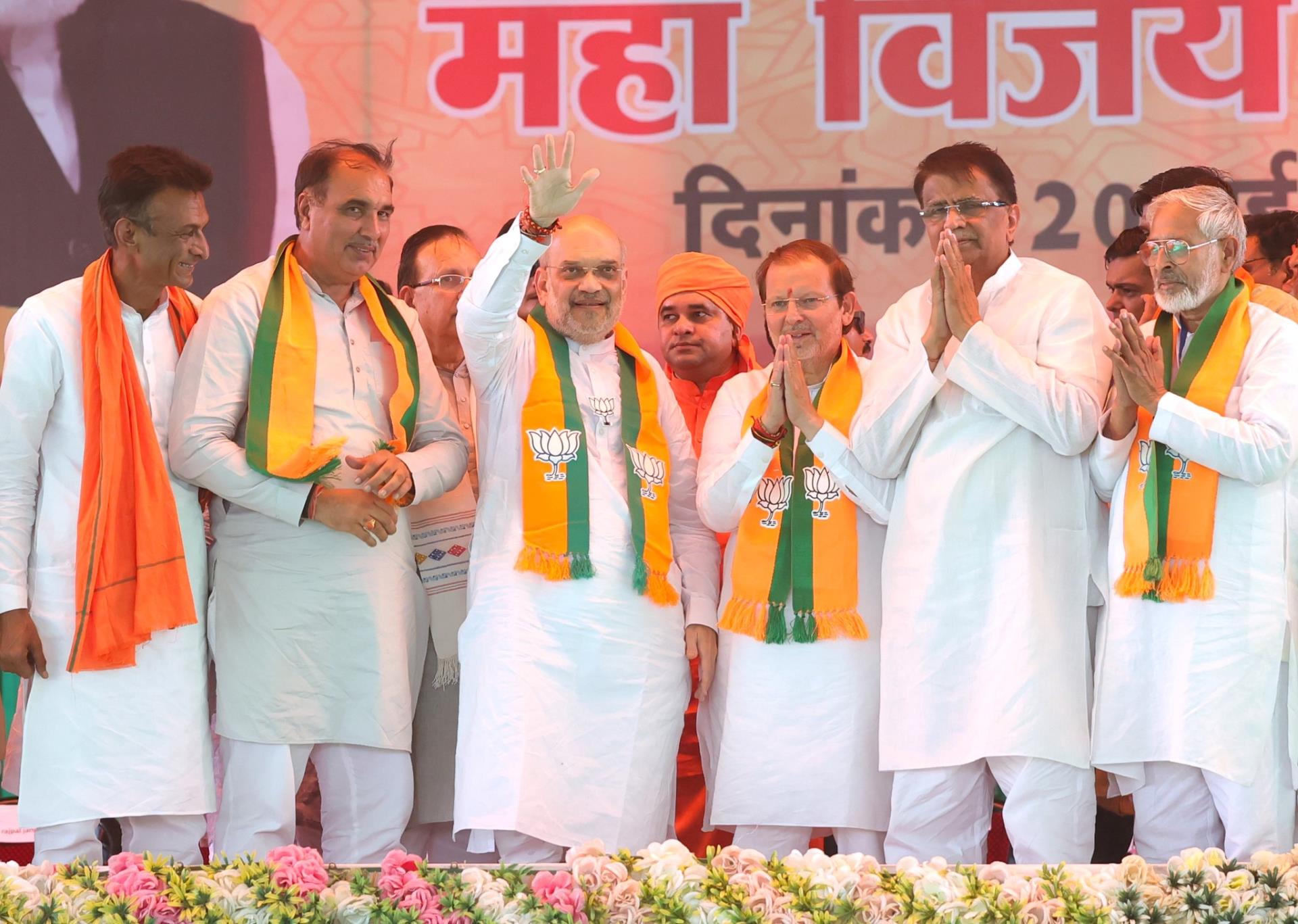 शाह बोले- "सोनिया अपने बेटे को पीएम बनाना चाहती हैं, हुड्डा अपने बेटे को सीएम बनाना चाहते हैं।”